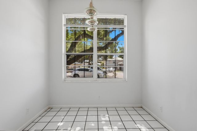 9516 NW 8TH Circle, Plantation, FL 33324