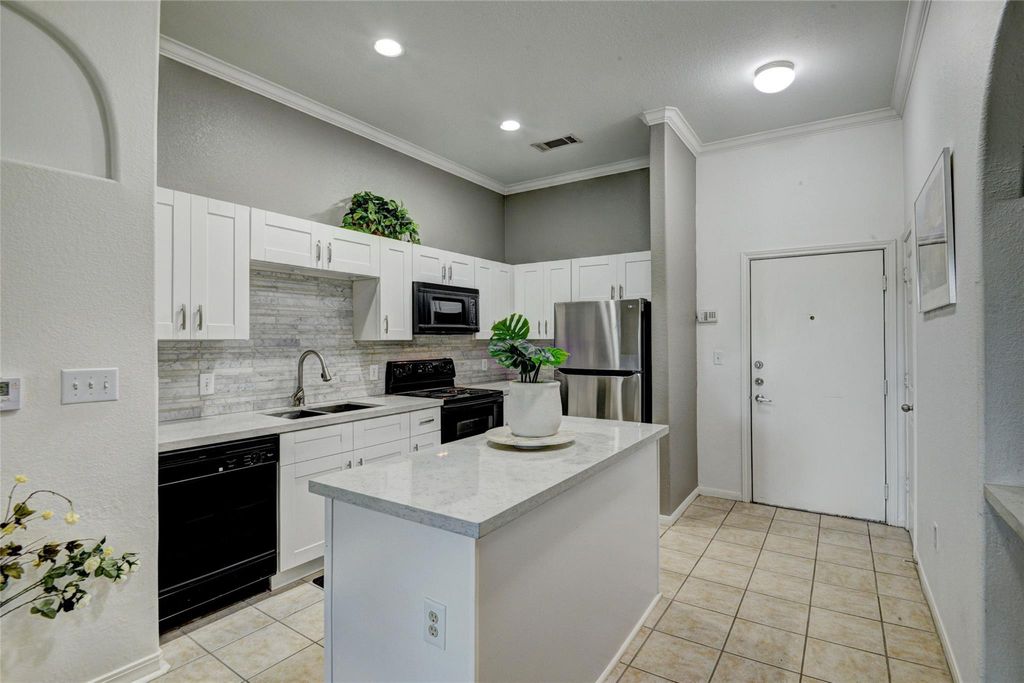 1441 East Street 107, Houston, TX 77007
