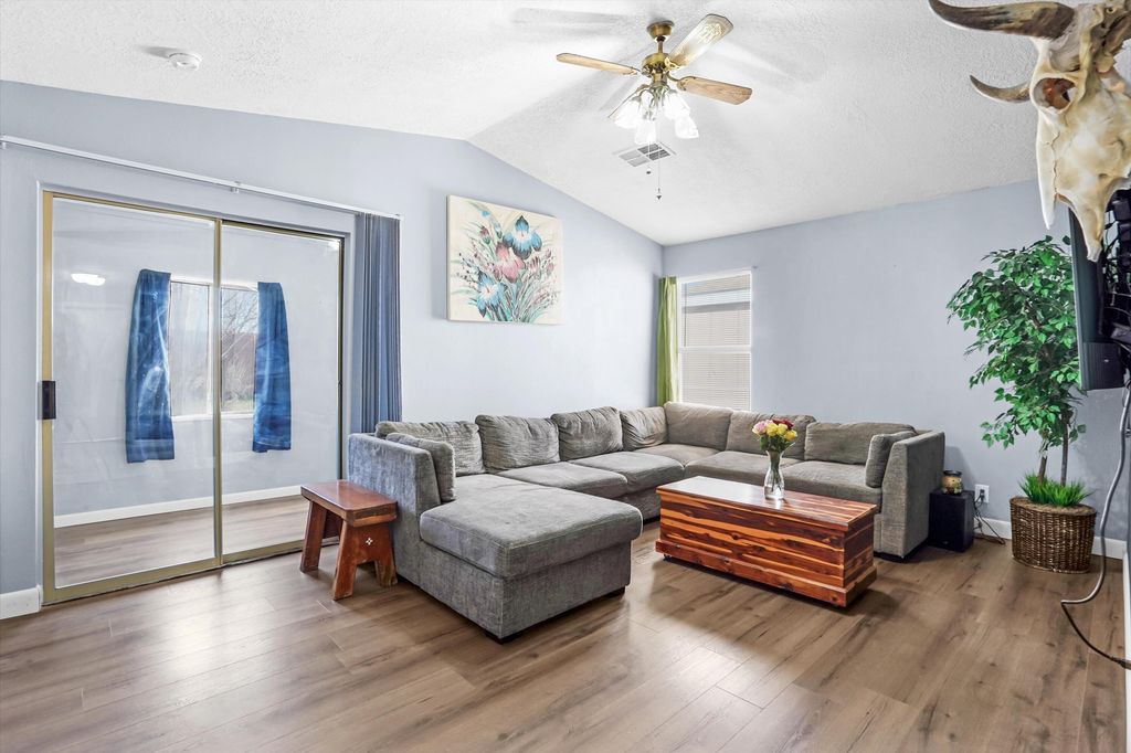 1020 Harrison Drive NE, Rio Rancho, NM 87144