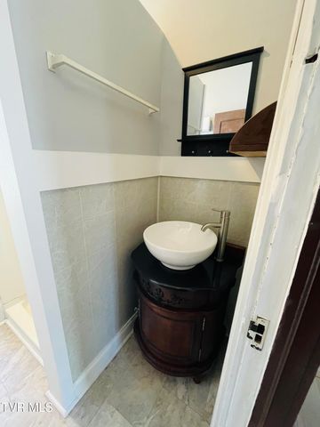 204 Delaware Street, Johnson City, TN 37604