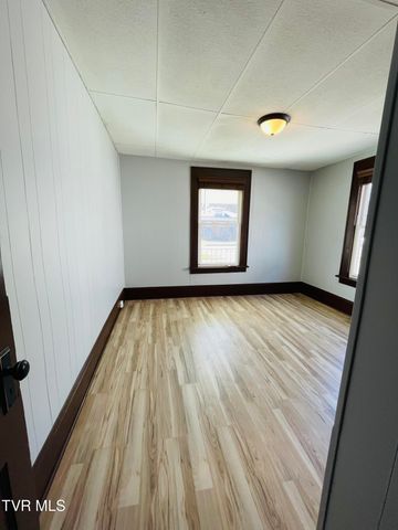 204 Delaware Street, Johnson City, TN 37604