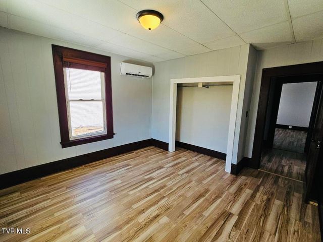 204 Delaware Street, Johnson City, TN 37604