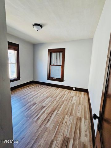 204 Delaware Street, Johnson City, TN 37604