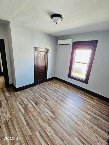 204 Delaware Street, Johnson City, TN 37604