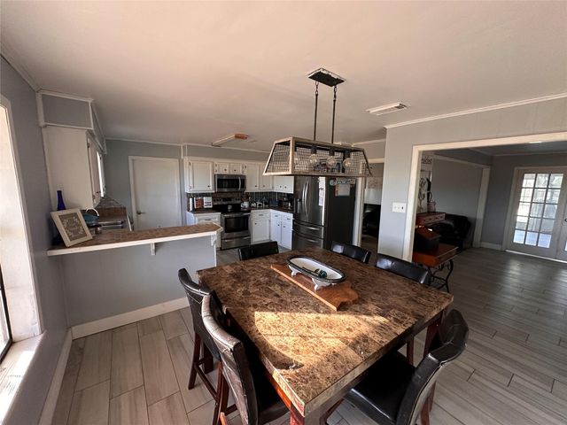 14 Villa Circle, Huntsville, TX 77320