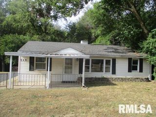 735 N LIMESTONE Lane, Peoria, IL 61604