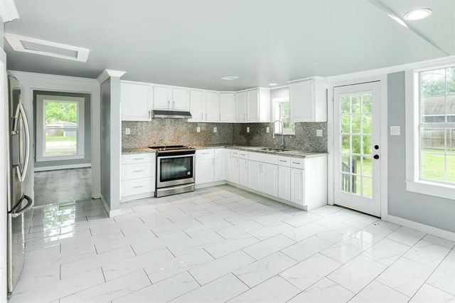 336 N Rockisland Street, Angleton, TX 77515