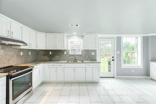 336 N Rockisland Street, Angleton, TX 77515