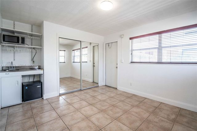 715 NE 6th St 12, Fort Lauderdale, FL 33304