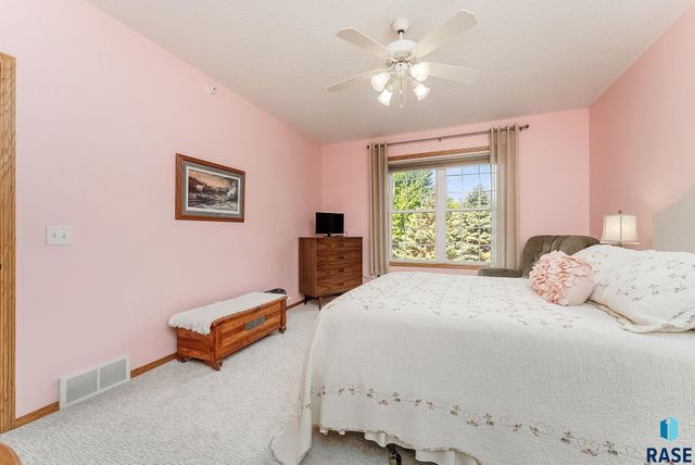 6106 S Avalon Ave Unit 207, Sioux Falls, SD 57108
