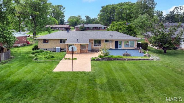 56 Lincord Drive, St Louis, MO 63128
