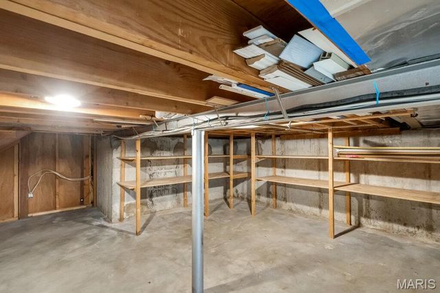56 Lincord Drive, St Louis, MO 63128