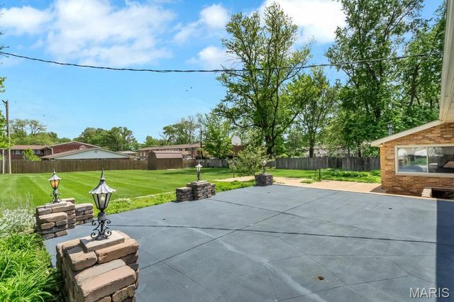 56 Lincord Drive, St Louis, MO 63128