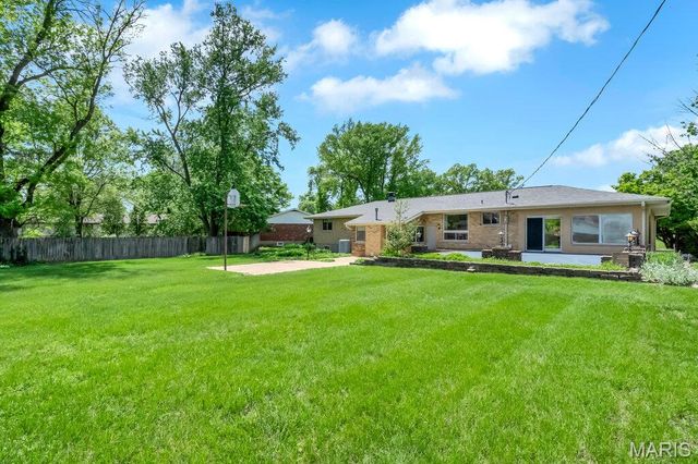 56 Lincord Drive, St Louis, MO 63128