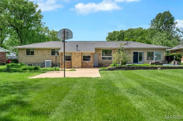 56 Lincord Drive, St Louis, MO 63128