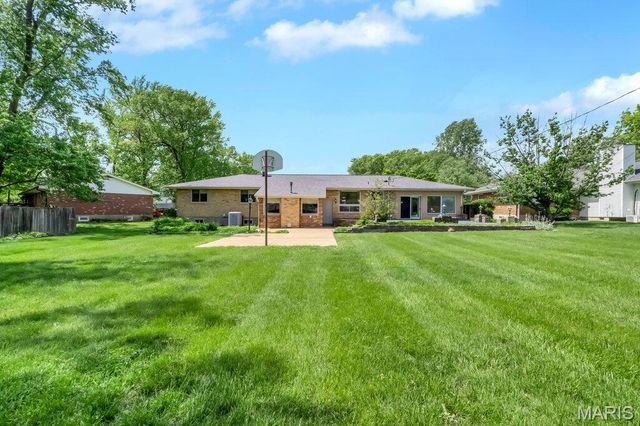 56 Lincord Drive, St Louis, MO 63128