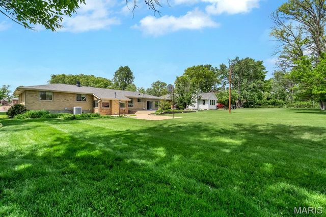 56 Lincord Drive, St Louis, MO 63128
