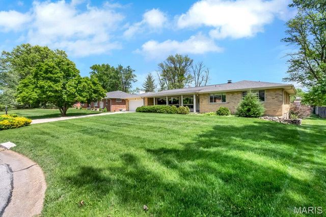 56 Lincord Drive, St Louis, MO 63128