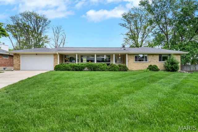 56 Lincord Drive, St Louis, MO 63128