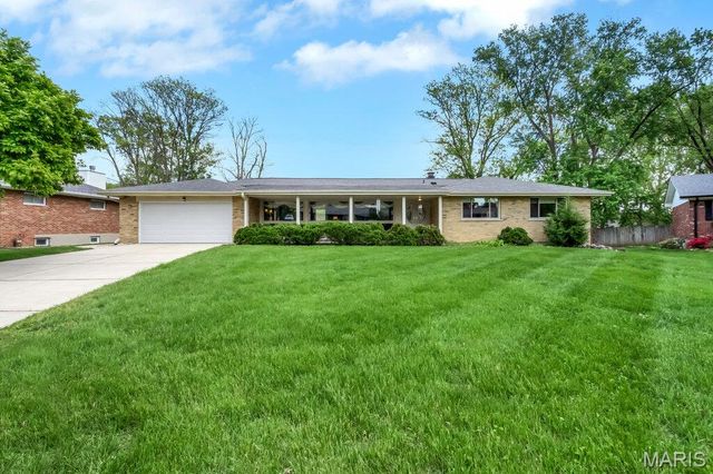 56 Lincord Drive, St Louis, MO 63128