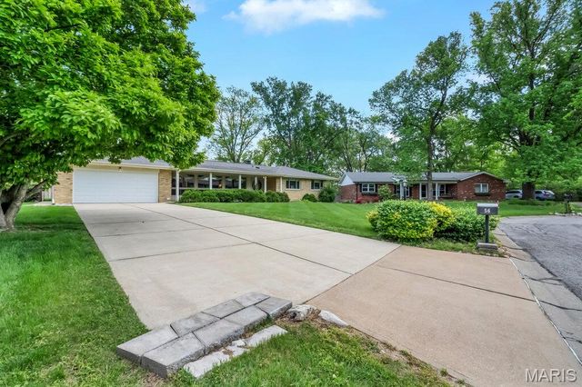 56 Lincord Drive, St Louis, MO 63128