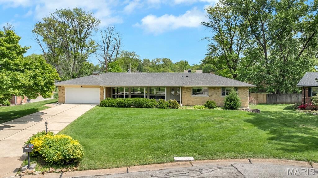 56 Lincord Drive, St Louis, MO 63128