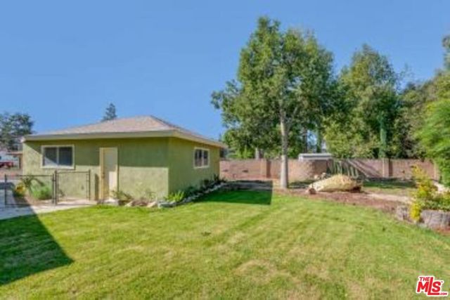 6723 Bianca Avenue, Lake Balboa, CA 91406