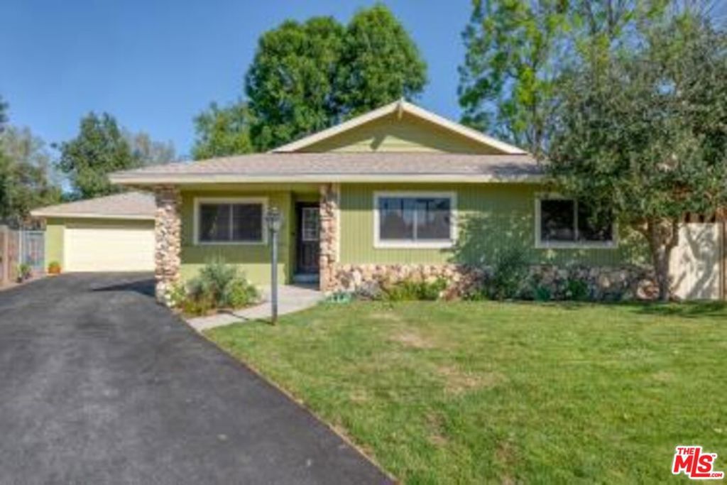 6723 Bianca Avenue, Lake Balboa, CA 91406