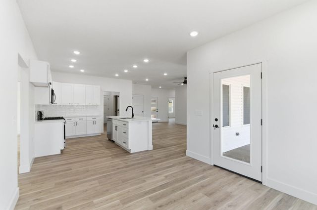 148 E Kelce Lane, Republic, MO 65738