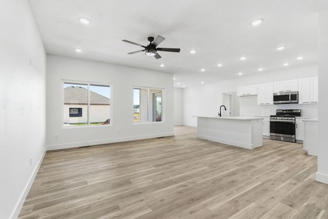 148 E Kelce Lane, Republic, MO 65738
