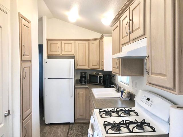 74711 Dillon Rd Spc 1023, Desert Hot Springs, CA 92241