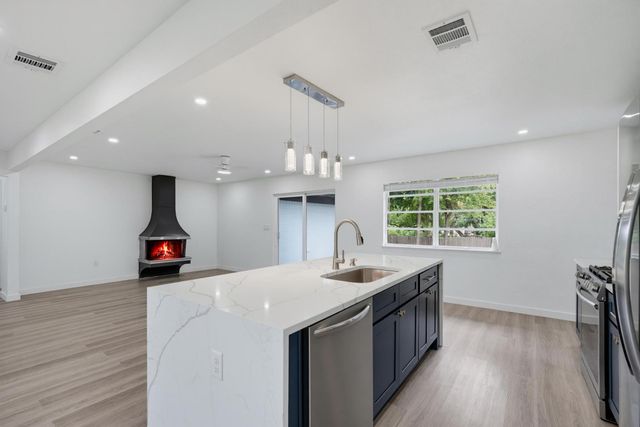 12607 Gaslite Circle, Farmers Branch, TX 75234