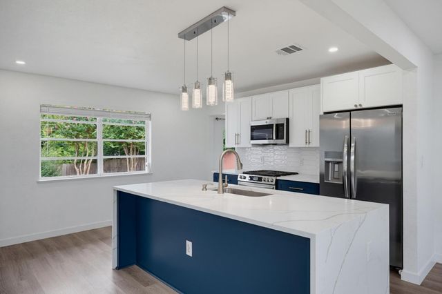 12607 Gaslite Circle, Farmers Branch, TX 75234