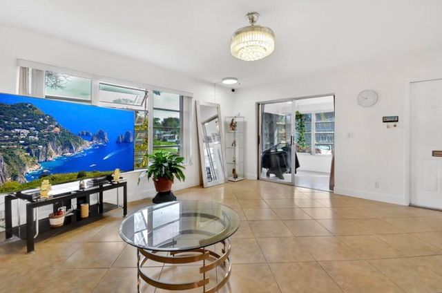 1232 Club Drive W D, Delray Beach, FL 33445