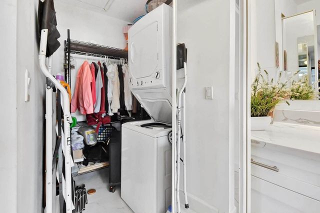 1232 Club Drive W D, Delray Beach, FL 33445