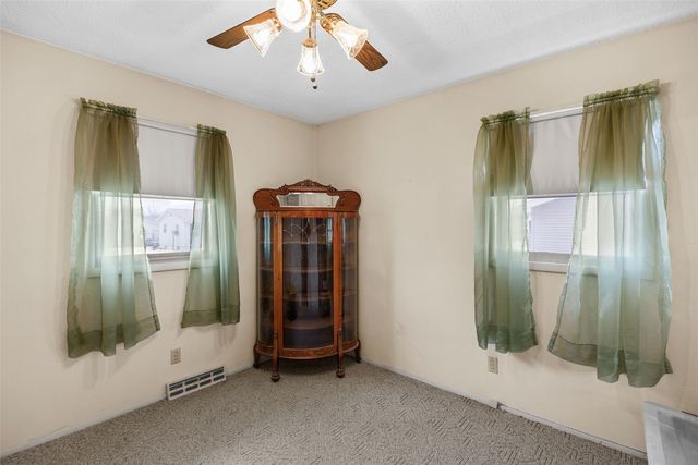1310 G Avenue, Marion, IA 52302