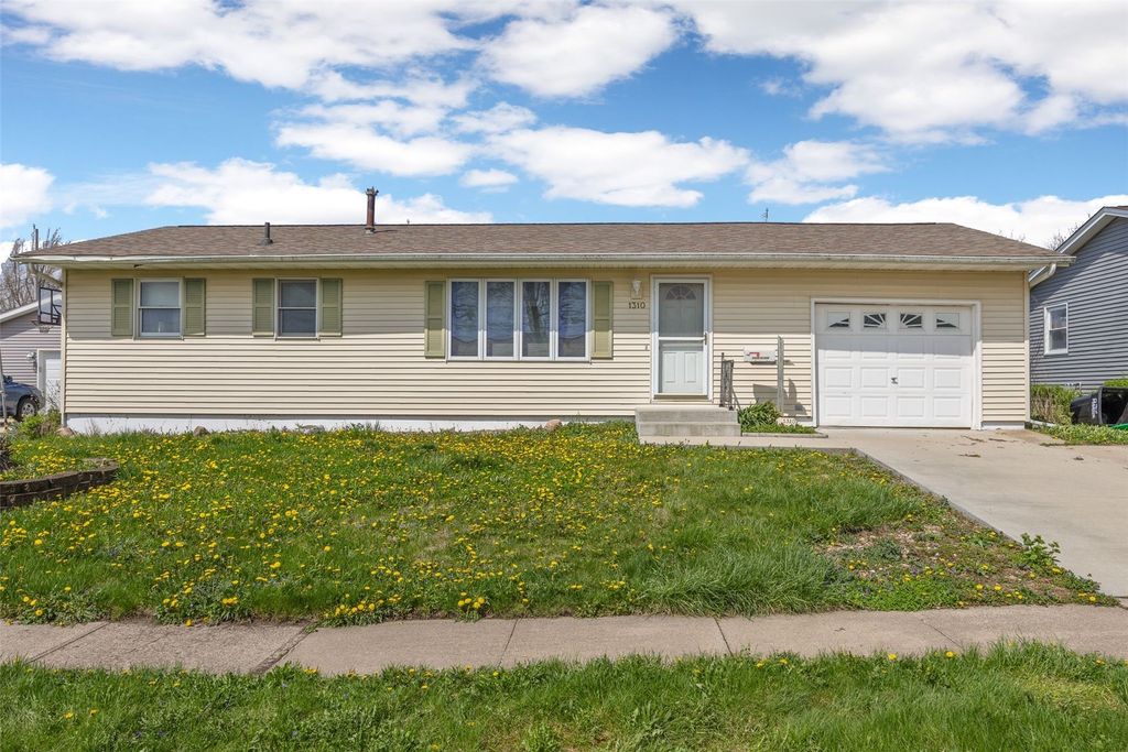 1310 G Avenue, Marion, IA 52302