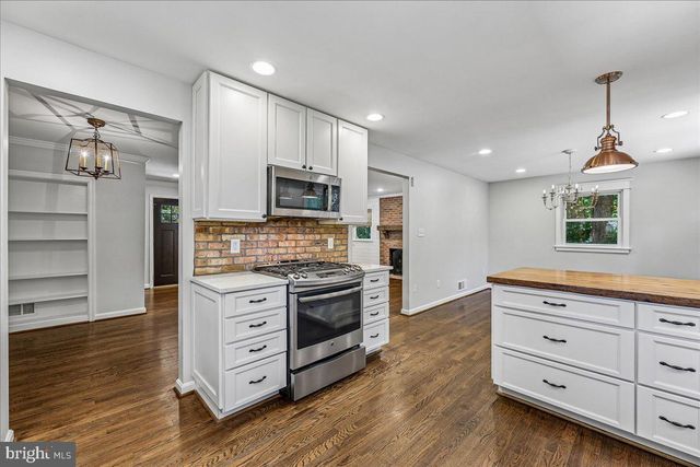 8109 BAINBRIDGE ROAD, Alexandria, VA 22308