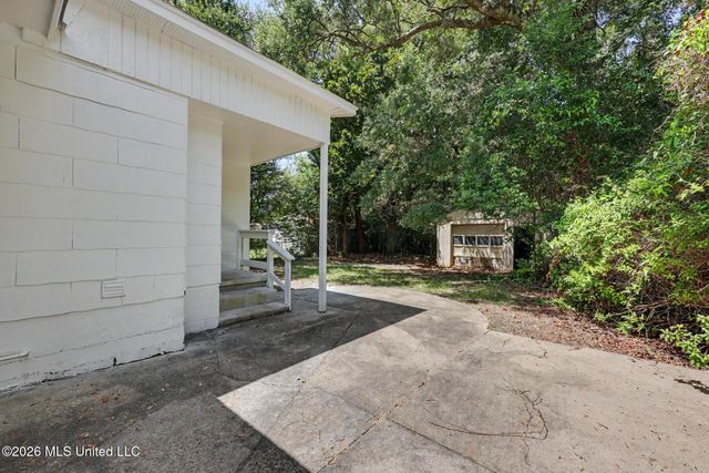 341 East Drive, Biloxi, MS 39531
