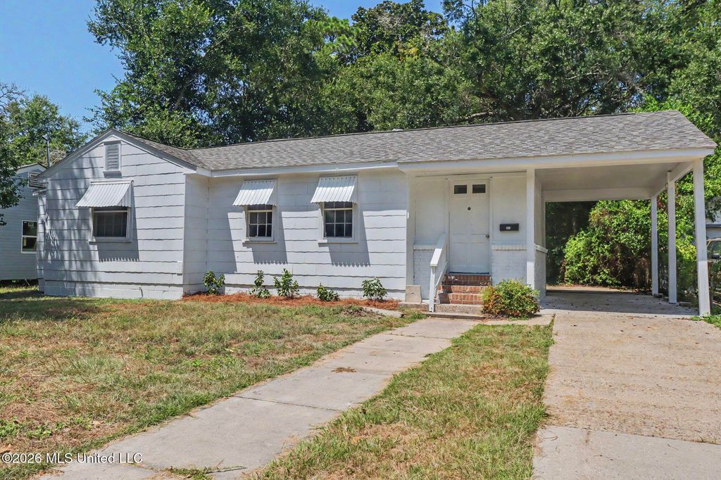 341 East Drive, Biloxi, MS 39531