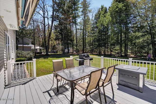 16 Muriel Lane, Schaghticoke, NY 12154