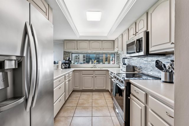 2 Dondanville Rd 207, St Augustine, FL 32080