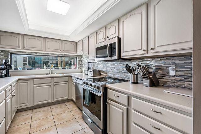 2 Dondanville Rd 207, St Augustine, FL 32080