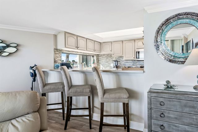 2 Dondanville Rd 207, St Augustine, FL 32080