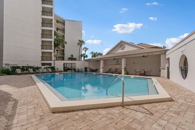 2 Dondanville Rd 207, St Augustine, FL 32080