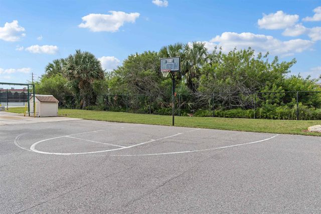 2 Dondanville Rd 207, St Augustine, FL 32080