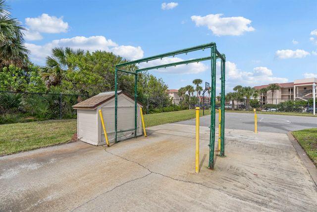 2 Dondanville Rd 207, St Augustine, FL 32080