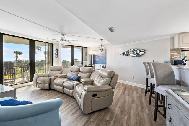 2 Dondanville Rd 207, St Augustine, FL 32080