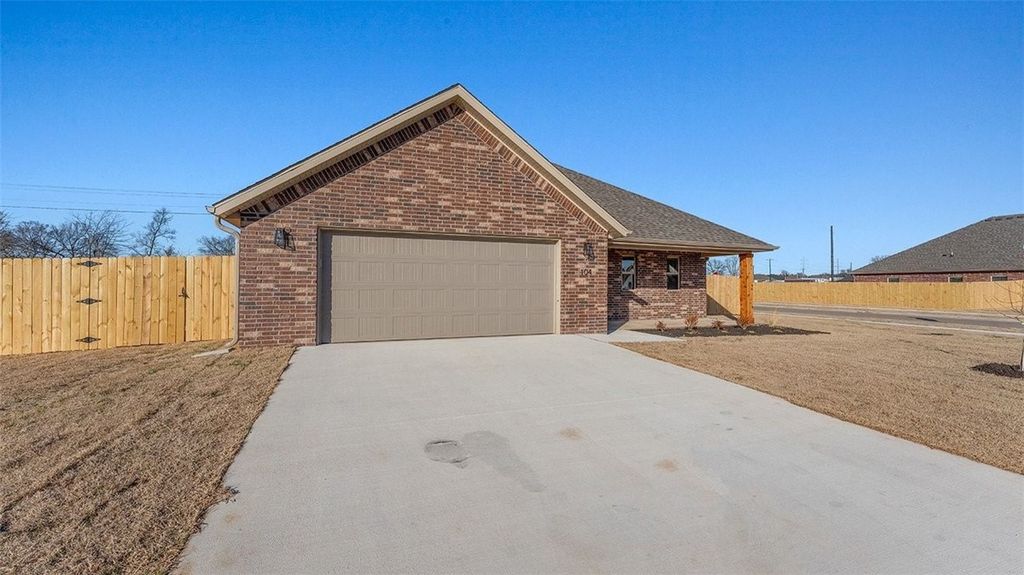 104 W Gilpin Street, Farmington, AR 72730