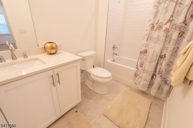 18 Flower Horn Blvd, Randolph Twp., NJ 07869